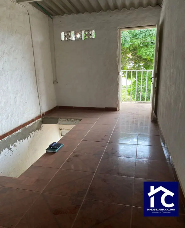 Casa de 2 pisos con entradas independientes